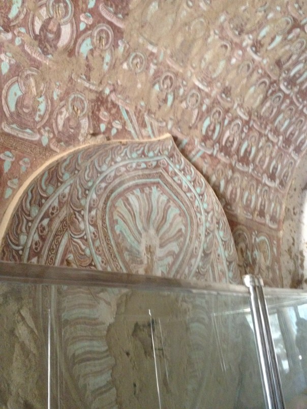 הוד קדומים - ציורים בודהיסטיים בני מאות שנים במערות בזקליק