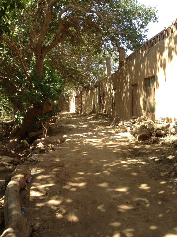 רחוב שקט בכפר מזאר, שבעמק טויוק