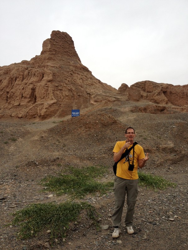 המפענחים - פרופ' גידי שלח מסביר על מנזר בודהיסטי חרב במדבר