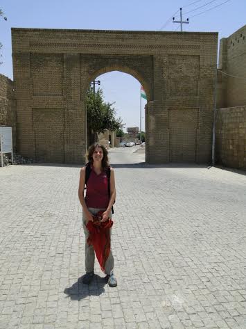 תיירת ישראלית בכוריסטאן. תמר ברס במצודה של ארביל.