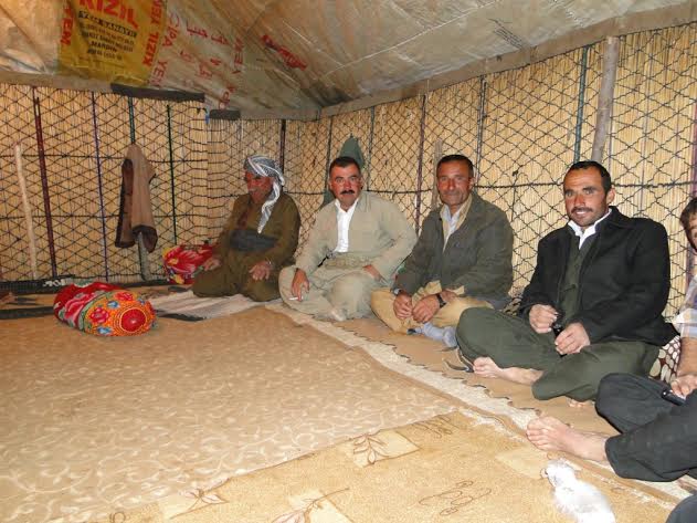 נוודים כורדים בהרים